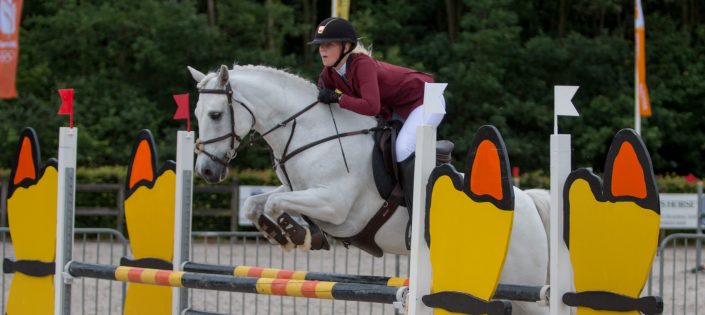 Emmy en Bill springen